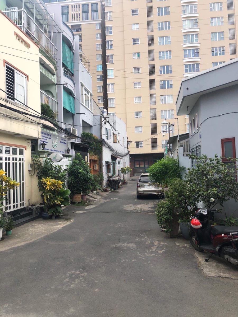 Bán nhà phố 5m x 15m, 1 trệt 1 lầu đúc, sát ngã tư Trường Chinh và Phan Huy Ích, 6.9 tỷ