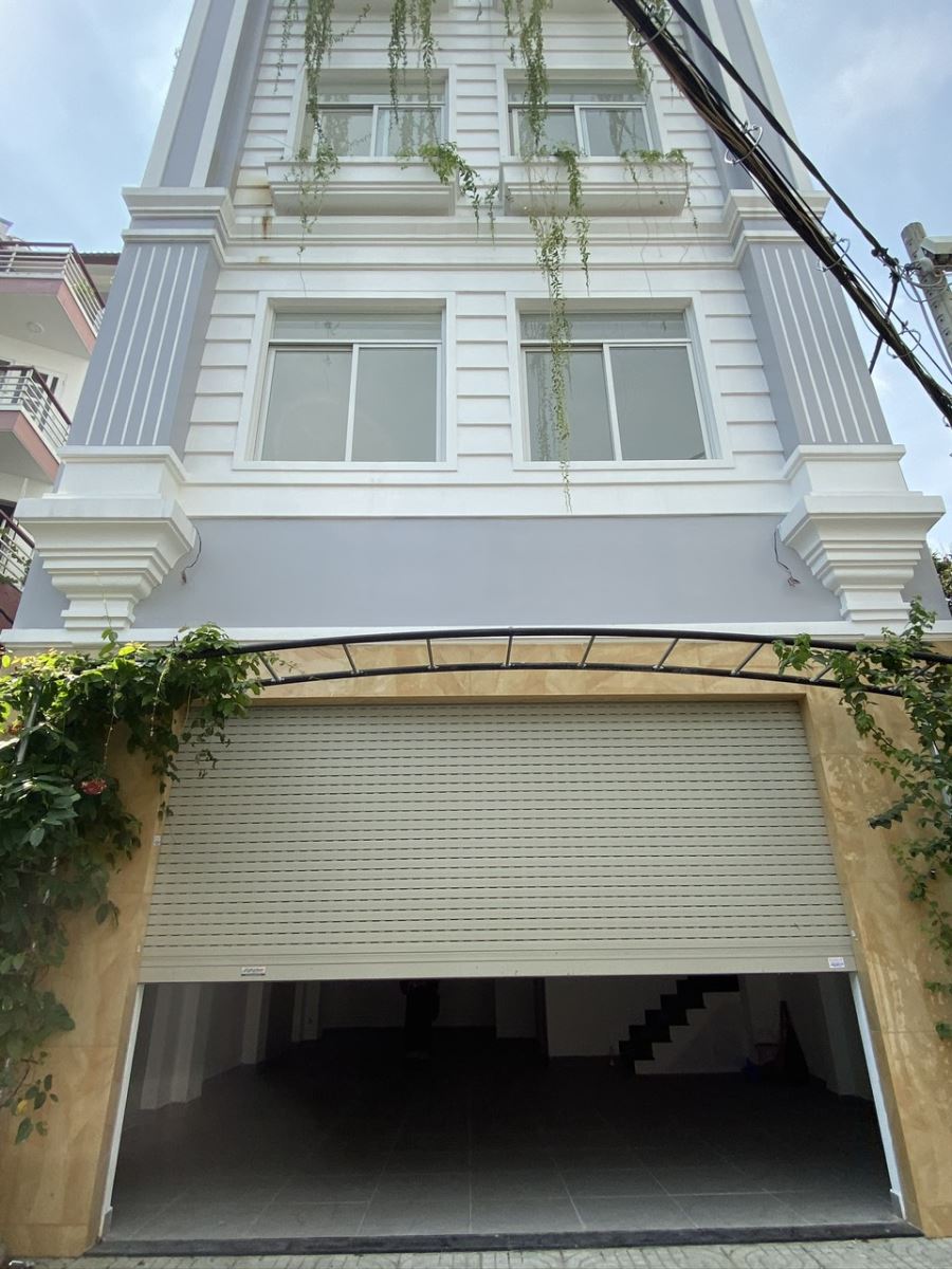 Nguyên căn nhà đẹp 5 tầng vị trí góc Trần Huy Liệu Q3 giao với Q Phú Nhuận 6.8 x 14, 5 tầng có thang máy 100tr