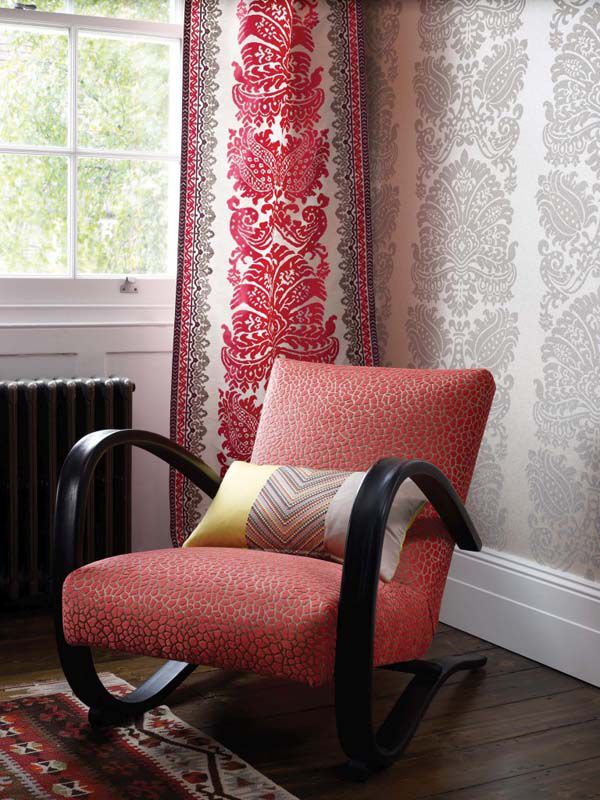 Rèm cửa màu đỏ